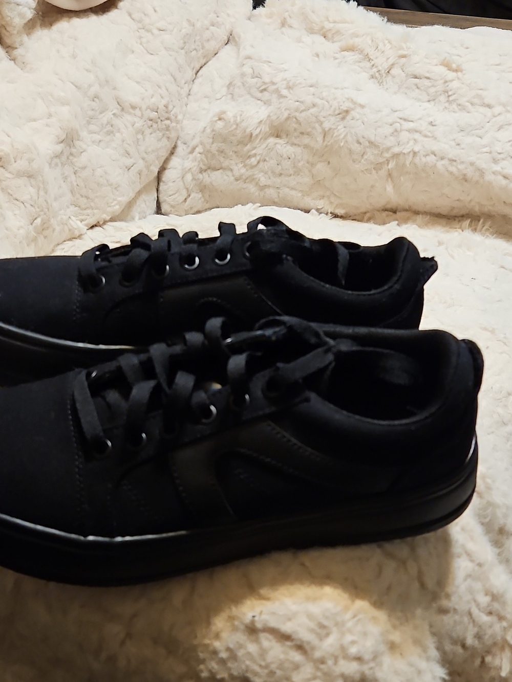 Women’s Black Lace-Up Casual Sneakers
